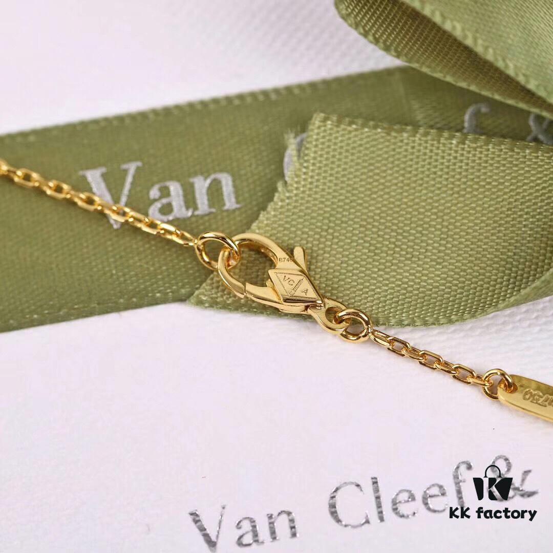 Van Cleef & Arpels 2019 Christmas Limited Edition in Pure White