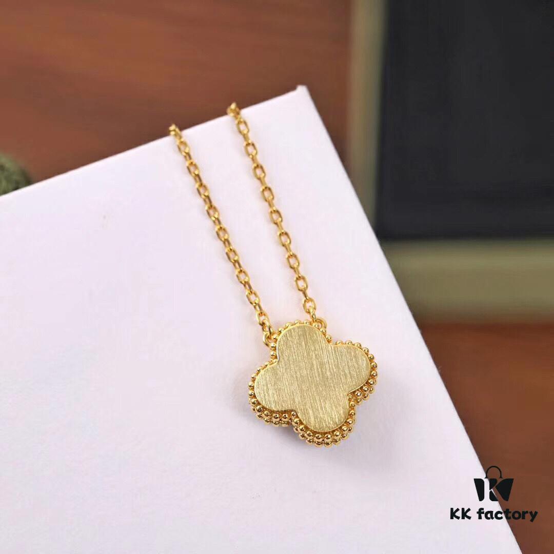 Van Cleef & Arpels 2019 Christmas Limited Edition in Pure White