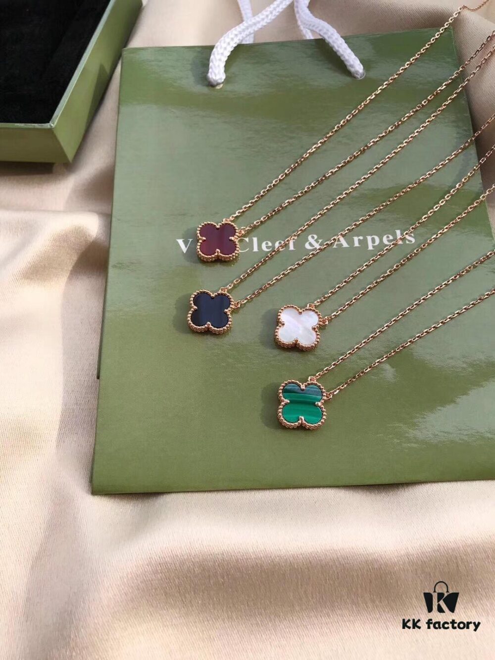 Van Cleef & Arpels VCA Alhambra Clover Necklace, Genuine Design! The clover-shaped agate features smooth contours and elegant lines, meticulously hand-polished with plump small beads for a strong three-dimensional effect. Lobster clasp is custom-grade, complete with an exclusive anti-counterfeit code. Each necklace has a unique product authentication number, ensuring individuality. Hand-engraved floral chain, each link with 4 faceted surfaces! Exquisite craftsmanship, exuding refined elegance. Beautiful when worn alone or layered.