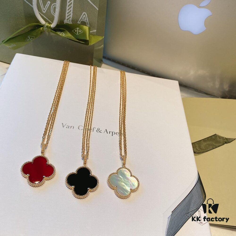 Large Clover Sweater Chain, Elegant Black