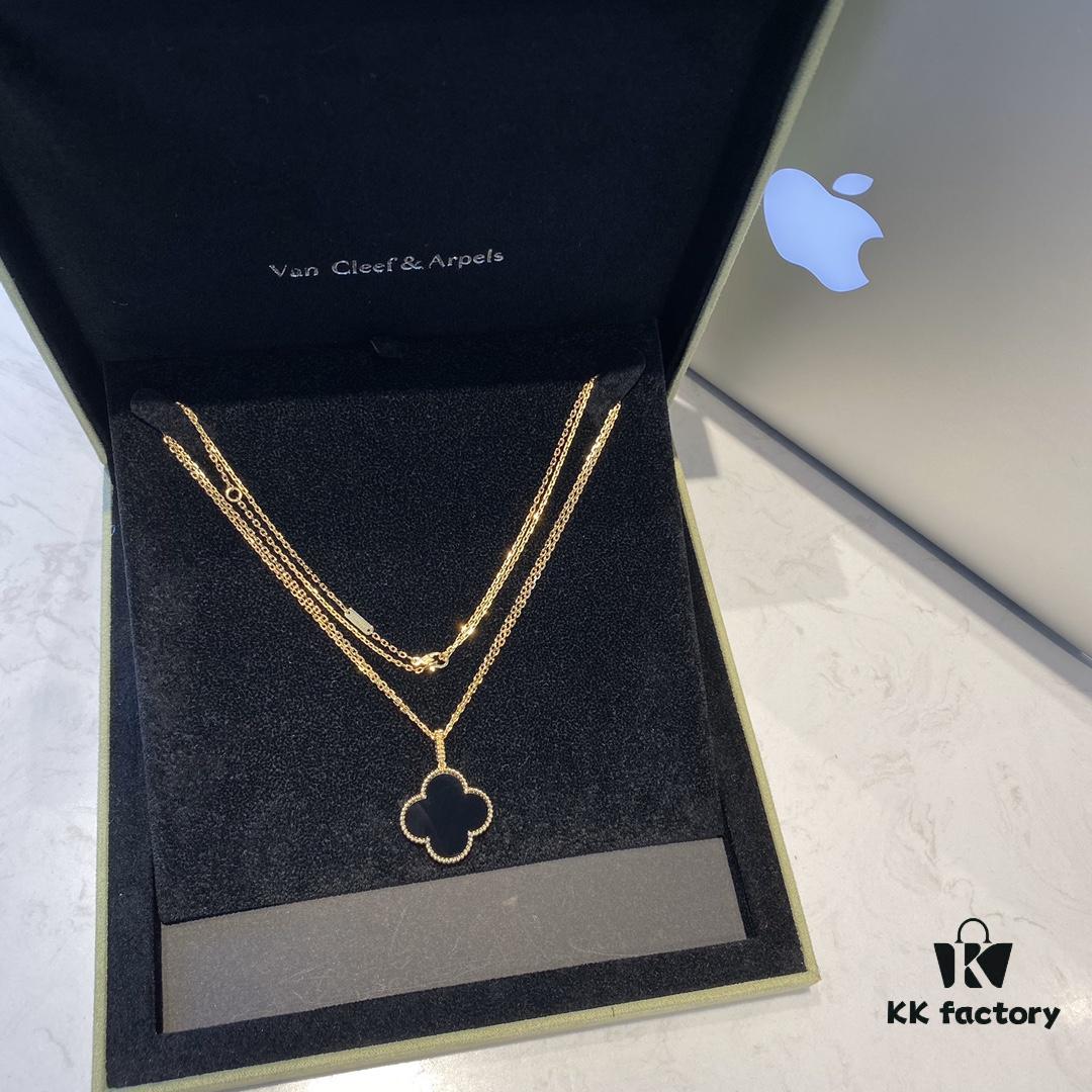 Large Clover Sweater Chain, Elegant Black