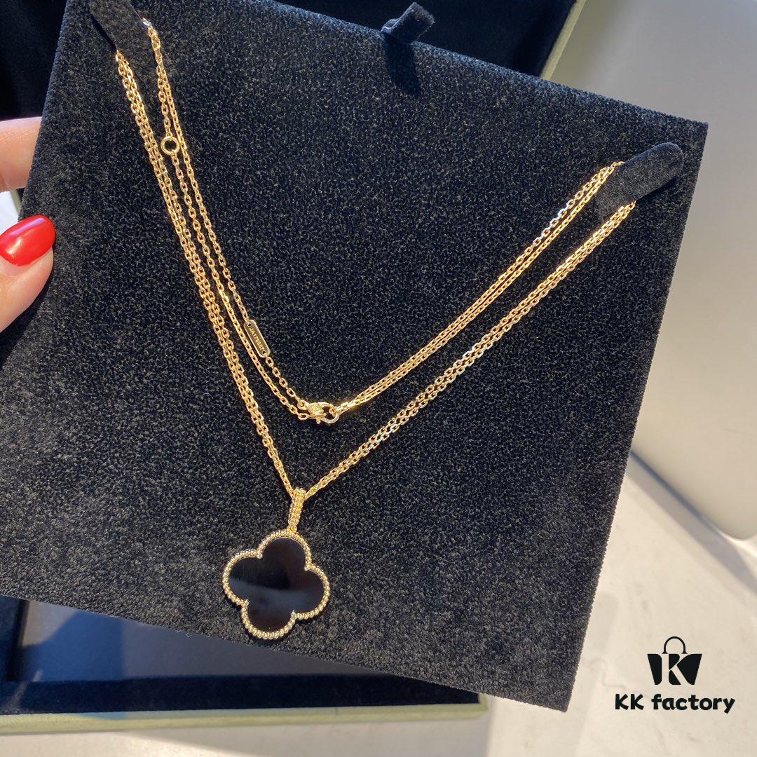 Large Clover Sweater Chain, Elegant Black