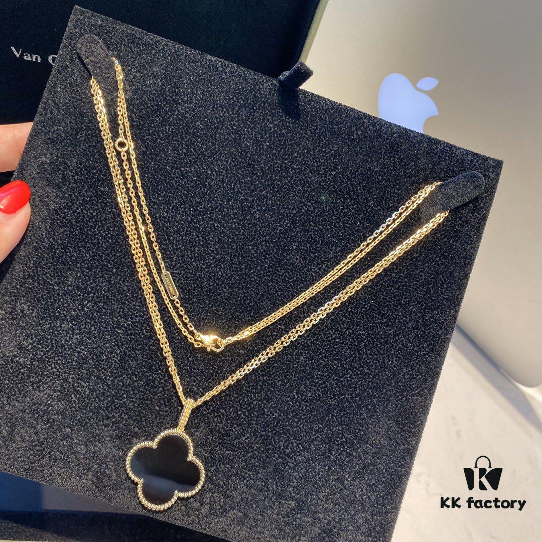 Large Clover Sweater Chain, Elegant Black