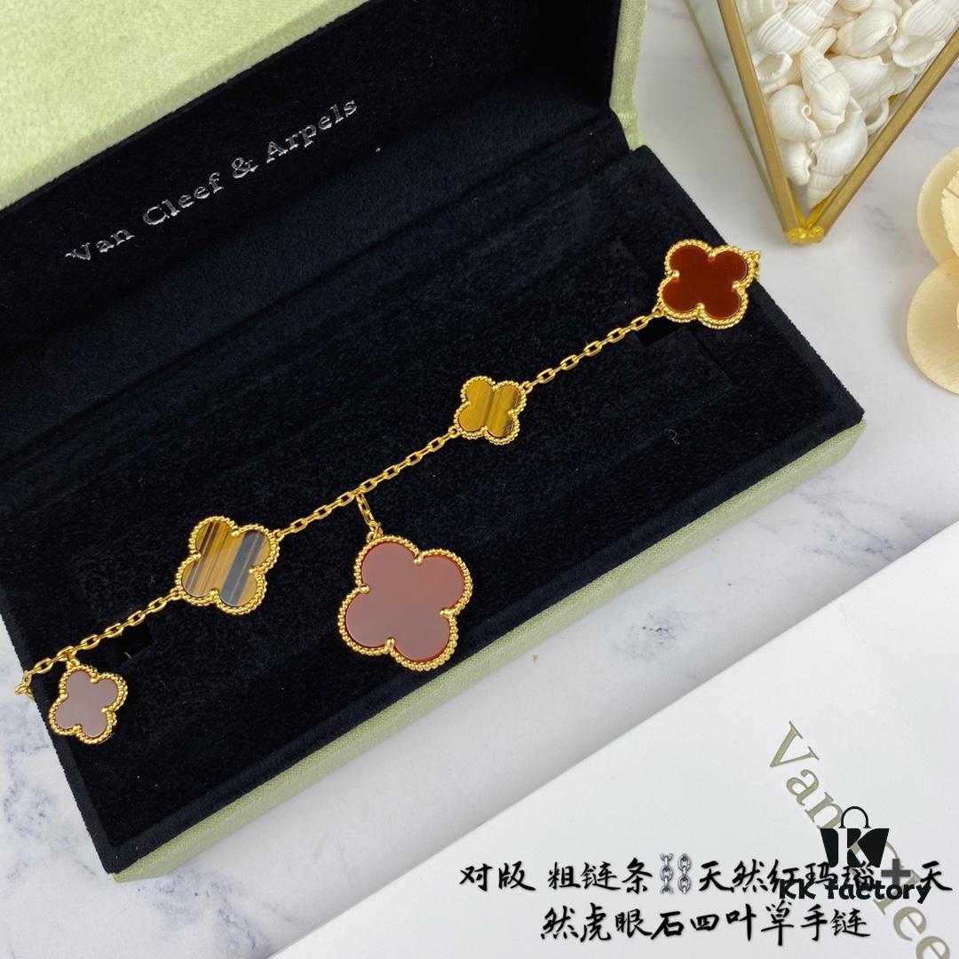 Newly Upgraded Version 925 VCA New Five-Petal Four-Leaf Clover Bracelet, High-End Market Edition! 1:1 High-Quality Custom 925 Sterling Silver VCA Van Cleef & Arpels Limited Edition Four-Leaf Clover Leaf Bracelet, Perfect for Travel, Must-Have Accessory. Original Lobster Clasp, Highest Quality Available on Market