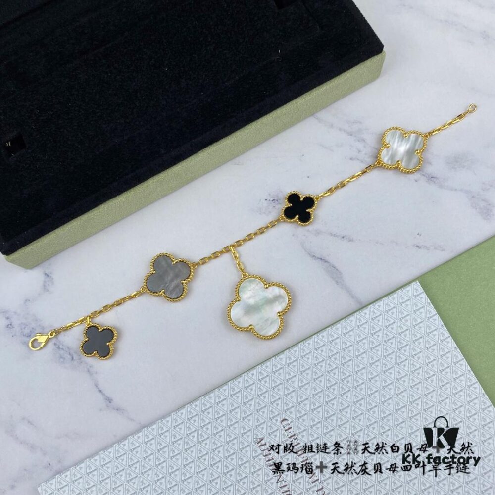 Newly Upgraded Version 925 VCA New Five-Petal Four-Leaf Clover Bracelet, High-End Market Edition! 1:1 High-Quality Custom 925 Sterling Silver VCA Van Cleef & Arpels Limited Edition Four-Leaf Clover Leaves, Perfect for Travel, Must-Have Item. Original Lobster Clasp