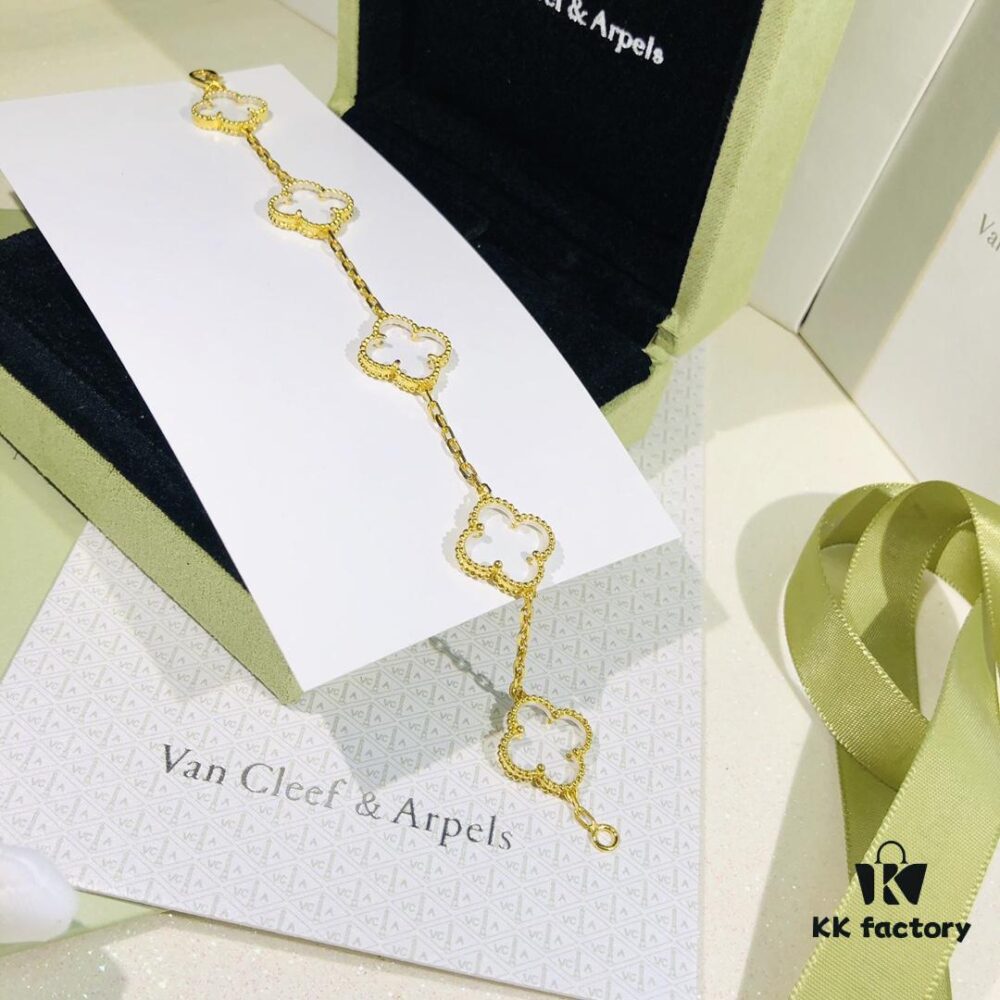 New Arrival Transparent White Shell Heart ❗️ Gold-Tone Chain. Authentic Purchased Genuine Item, Original Rhombus Clasp ❗️ Highest Quality Van Cleef & Arpels VCA Alhambra Clover 🍀 Five Motif Bracelet Made of High-End Custom 925 Sterling Silver with Thick Gold Plating, High-Definition Engraving, Latest Store Model with Authentic Rhombus ◇ Clasp