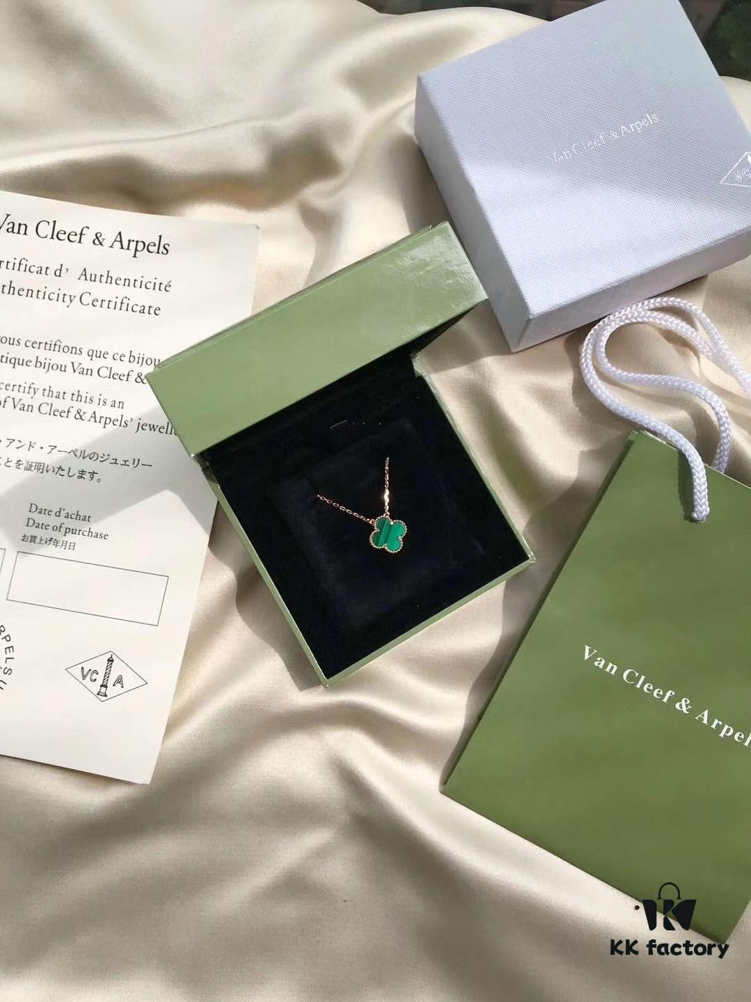 Van Cleef & Arpels VCA Single Flower Green Malachite Necklace (Silver Plated with K-Gold)