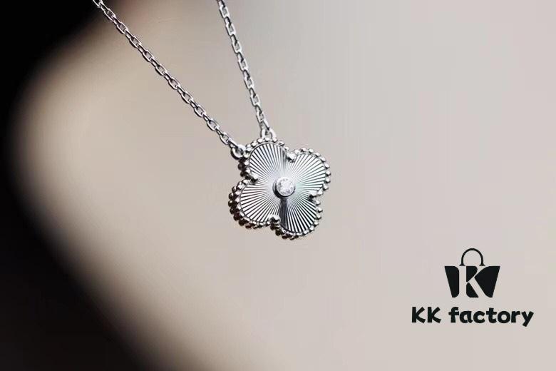 Vca2020 Christmas 🎄 Limited Edition First Batch In Stock! Pure CNC 5-Axis Precision Carving with Radiant High-Polish Finish and a 0.7-Carat Center Stone