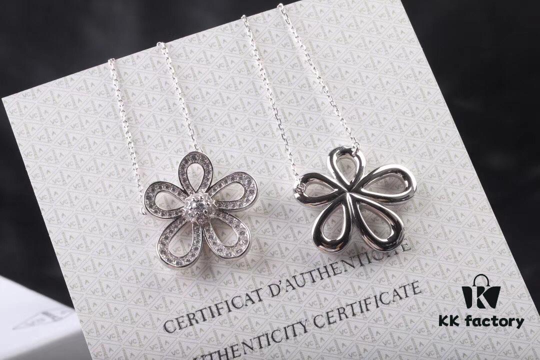 VCA Large Flower Necklace, I'm truly moved to tears by its beauty. After countless refinements, this final version features exquisite craftsmanship—the 925 silver edition, with details fully comparable to boutique versions, sparkling and stunning when worn.