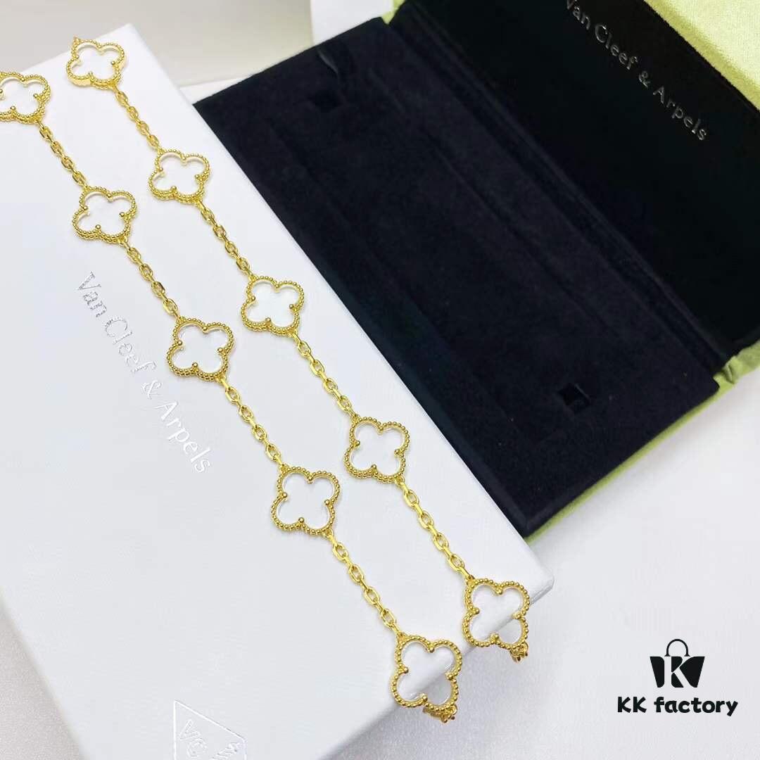 VCA Van Cleef & Arpels Anniversary Limited Transparent Clear Quartz Five-Petal Bracelet in V Gold with Thick Gold Plating, Set with Natural Clear Quartz, Exuding a Transparent and Crystal-Clear Elegance – Truly Unique! This Summer's Exclusive Release, an Artistic Masterpiece. Perfect for Elegant Ladies with Fair, Delicate Hands. Grab Yours Now 💅