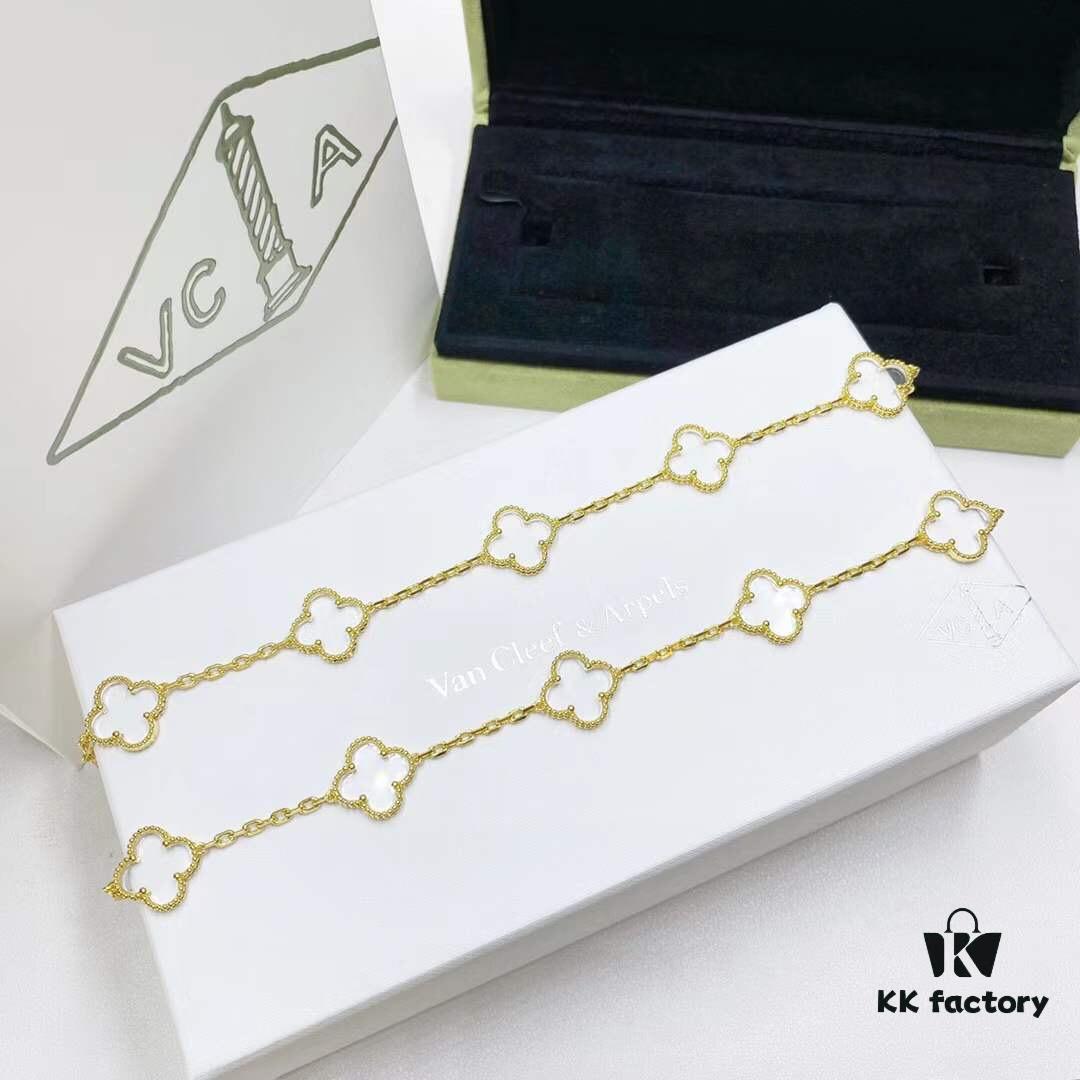 VCA Van Cleef & Arpels Anniversary Limited Transparent Clear Quartz Five-Petal Bracelet in V Gold with Thick Gold Plating, Set with Natural Clear Quartz, Exuding a Transparent and Crystal-Clear Elegance – Truly Unique! This Summer's Exclusive Release, an Artistic Masterpiece. Perfect for Elegant Ladies with Fair, Delicate Hands. Grab Yours Now 💅