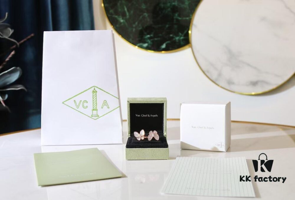 Van Cleef & Arpels Two Butterfly Series Butterfly Mother-of-Pearl Full Diamond Ring