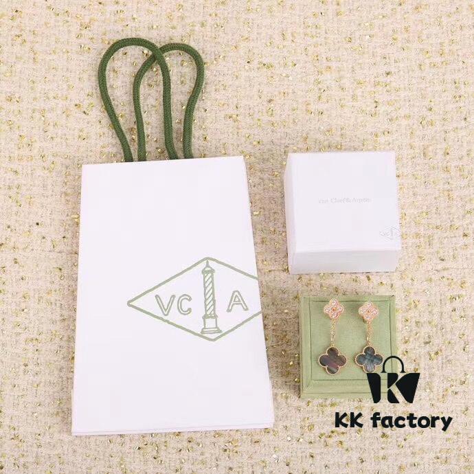 New Four-Leaf Clover Gray Pearl Stud Earrings, Premium White and Rich Aesthetic Color, Very Eye-Catching!