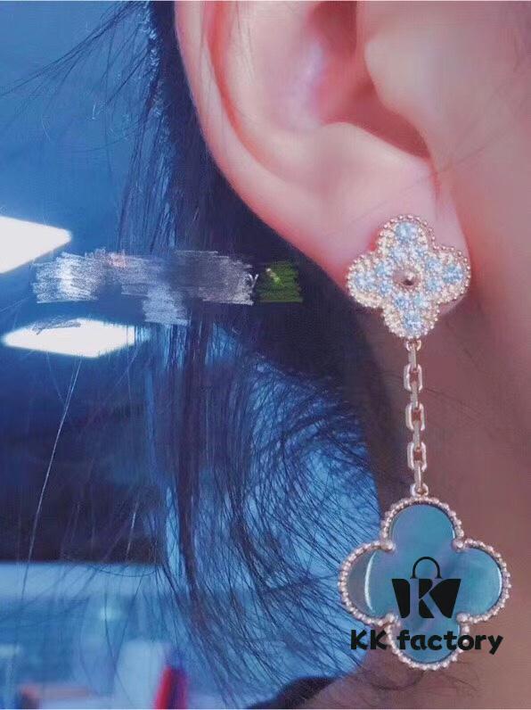 New Four-Leaf Clover Gray Pearl Stud Earrings, Premium White and Rich Aesthetic Color, Very Eye-Catching!