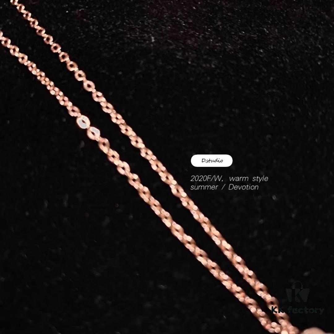 Popular Style Recommendation 10: Clover Sweeps the Fashion World