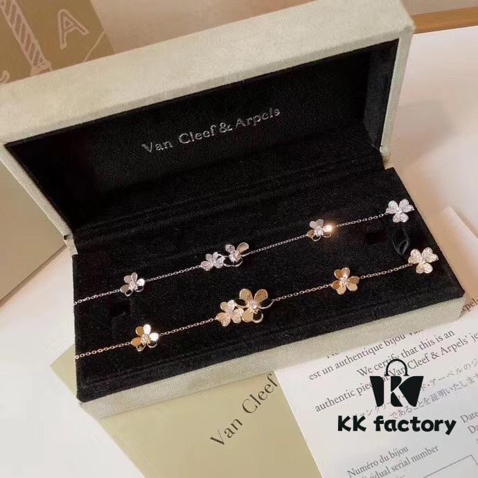 Vca Van Cleef & Arpels Alhambra Series Large and Small Flower Bracelet, Fully Set with Diamonds Combined with Polished Finish, Exquisitely Beautiful, Sweet and Youthful, Made from Premium German Imported S925 Sterling Silver with Thick Plated Gold, Available in Three Colors: Platinum, Yellow Gold, and Rose Gold