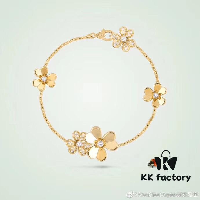Vca Van Cleef & Arpels Alhambra Series Large and Small Flower Bracelet, Fully Set with Diamonds Combined with Polished Finish, Exquisitely Beautiful, Sweet and Youthful, Made from Premium German Imported S925 Sterling Silver with Thick Plated Gold, Available in Three Colors: Platinum, Yellow Gold, and Rose Gold