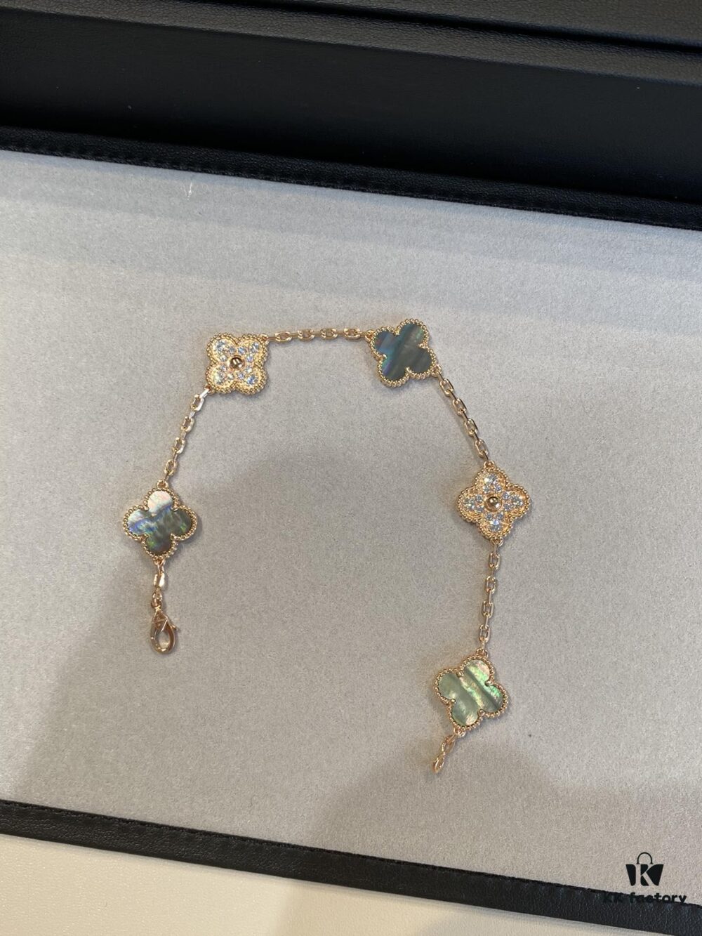 VCA's Five-Petal Natural Gray Shell