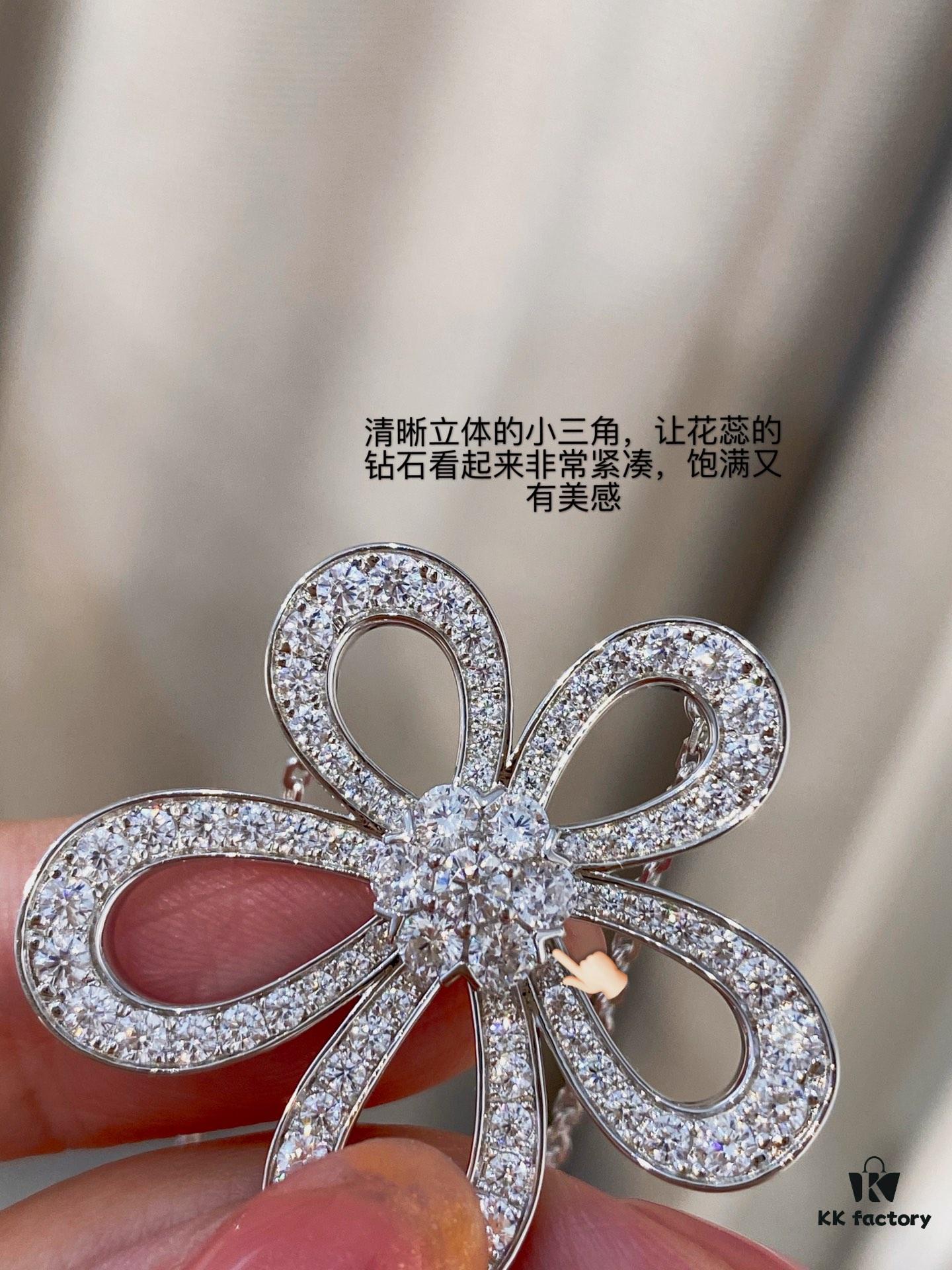 This Summer's Hottest Flower Pendant Necklace - VCA-inspired Flowerlace Diamond Collar Chain