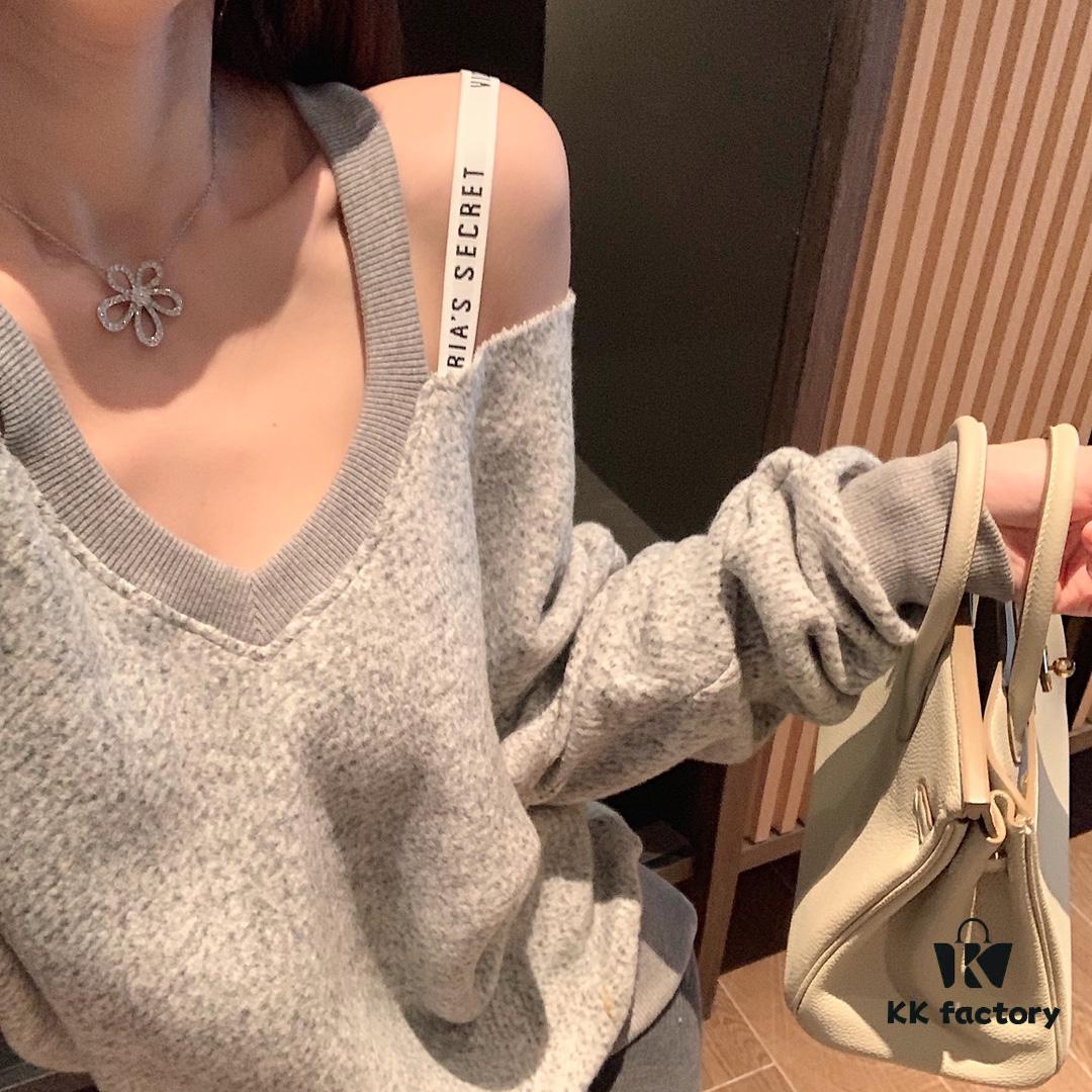 VCA Flowerlace Large Flower Necklace