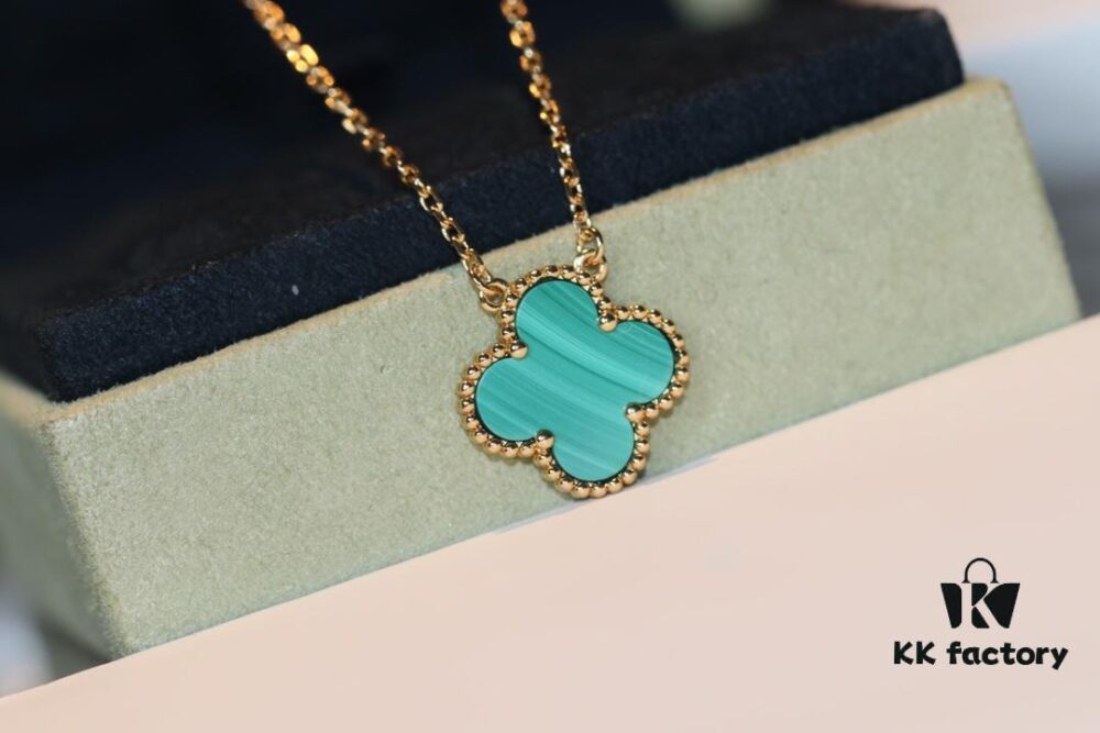 VCA Single Flower Malachite Arrives ❤️