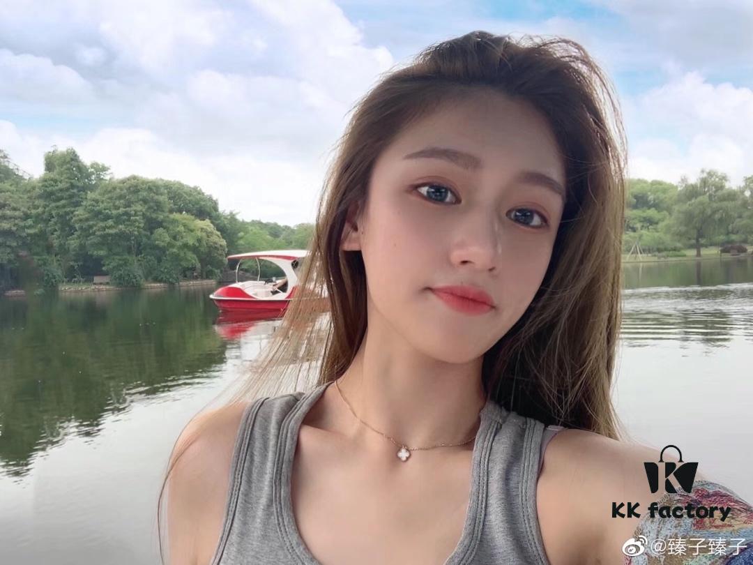 VCA Mini Single Flower Necklace, Original Precision Craftsmanship with Natural Stones