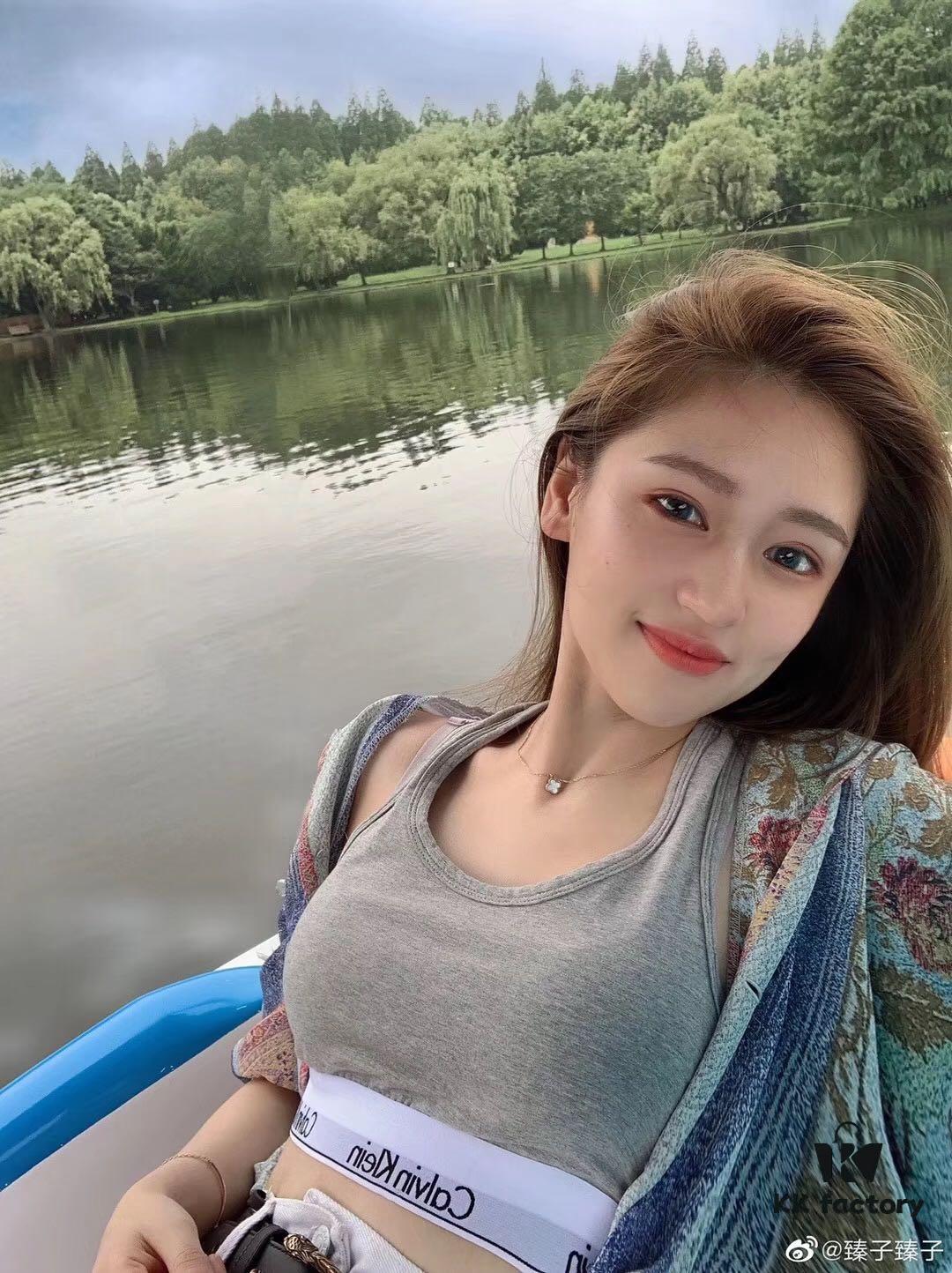 VCA Mini Single Flower Necklace, Original Precision Craftsmanship with Natural Stones