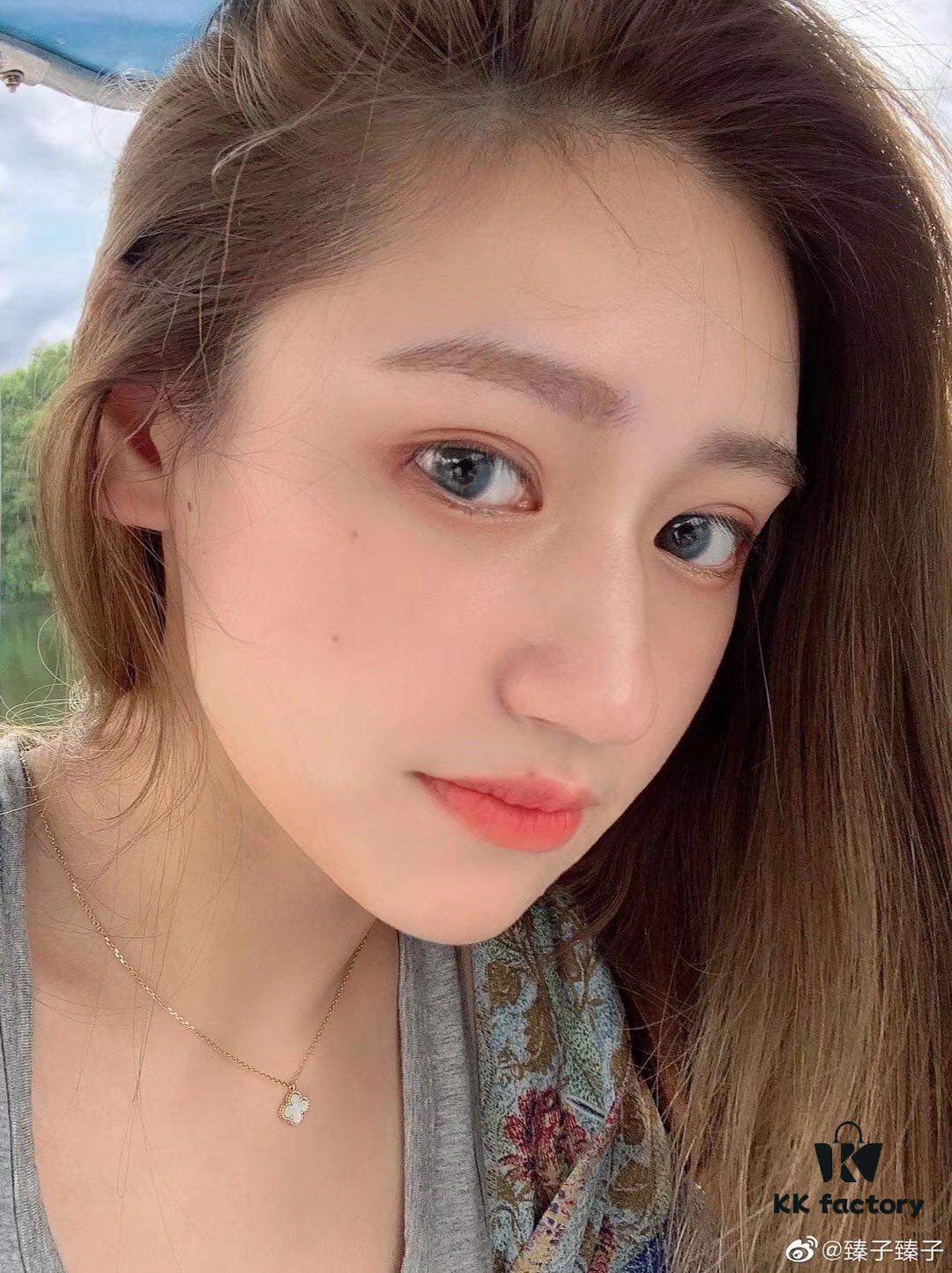 VCA Mini Single Flower Necklace, Original Precision Craftsmanship with Natural Stones