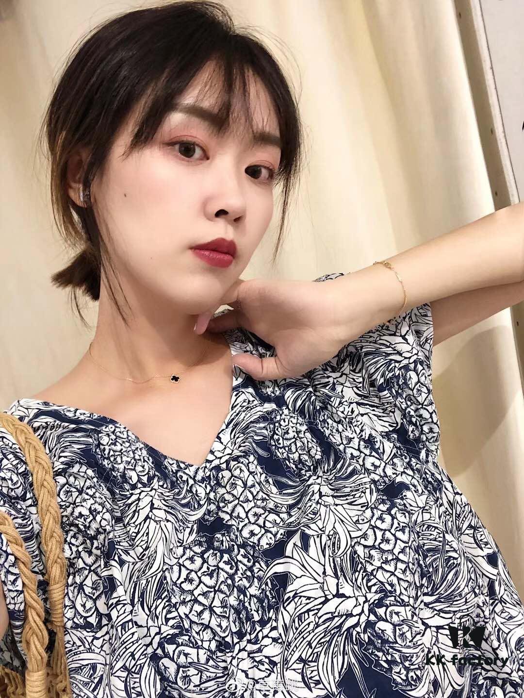 VCA Mini Single Flower Necklace, Original Precision Craftsmanship with Natural Stones