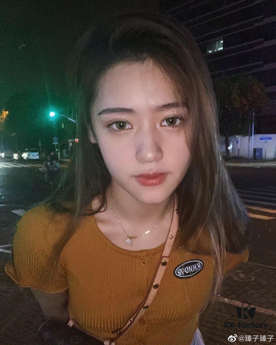 VCA Mini Single Flower Necklace, Original Precision Craftsmanship with Natural Stones