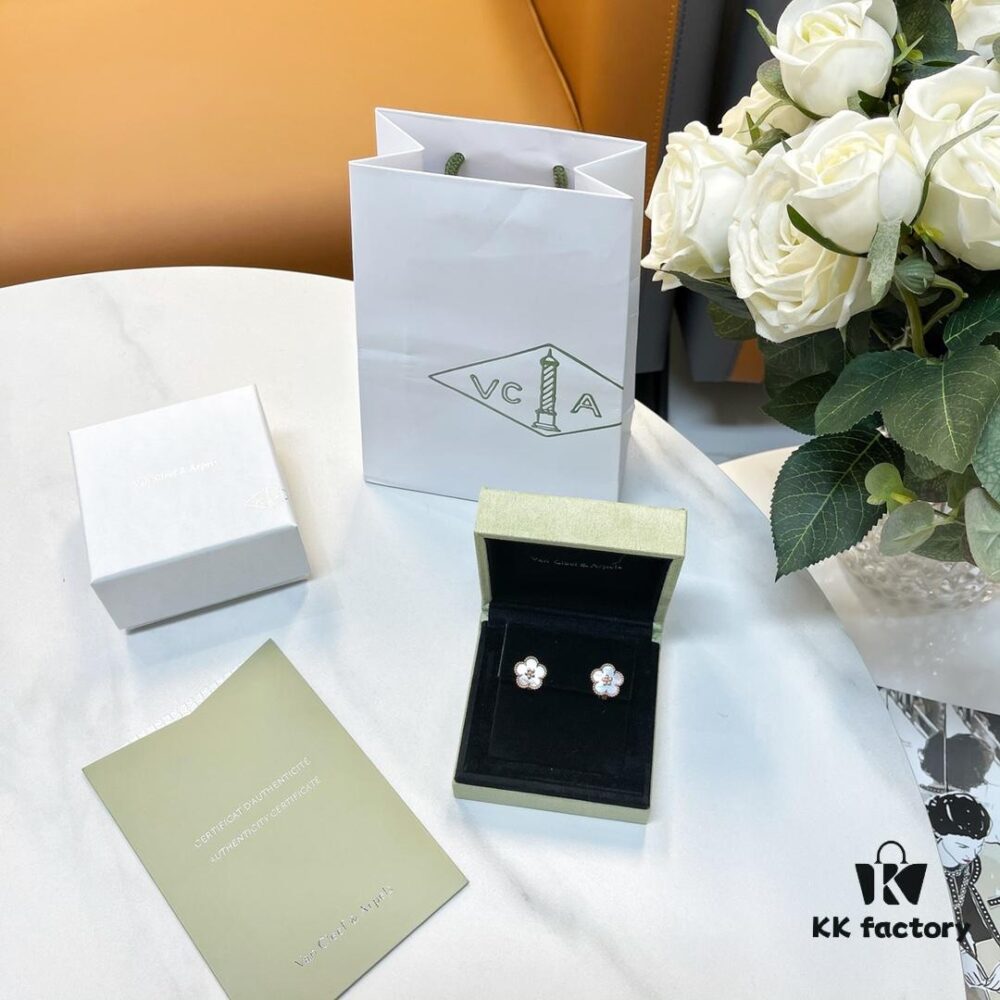 ❗️New Hot Product❗️ 2021 New Lucky Spring Collection Van Cleef & Arpels Lucky Spring Series Plum Blossom Clip-On Earrings