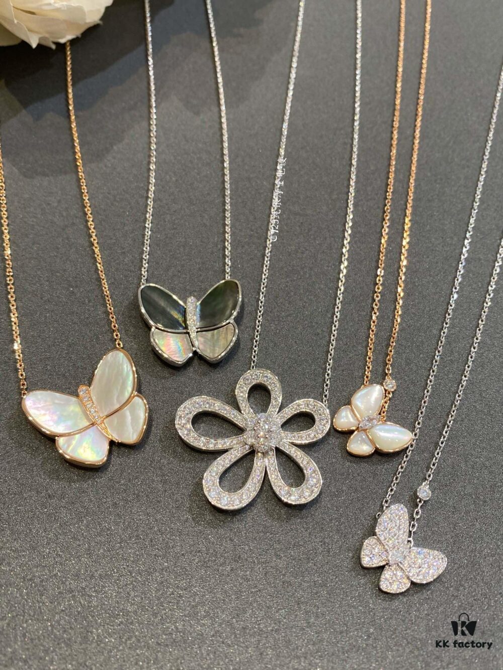 Vca Luxury Pendant, In Stock, Jewelry Craftsmanship