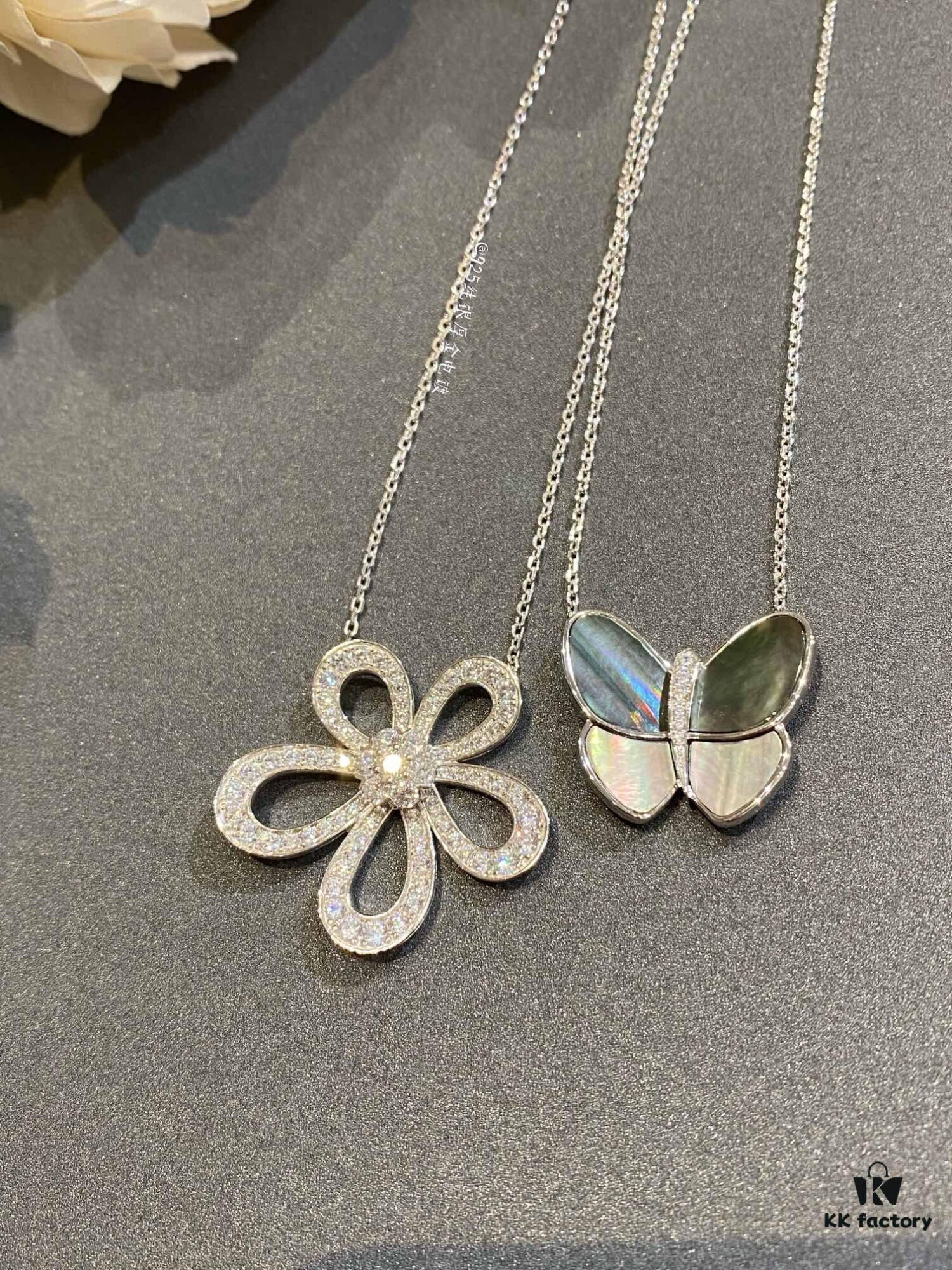 Vca Luxury Pendant, In Stock, Jewelry Craftsmanship