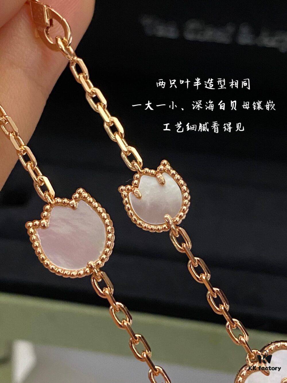 Lucky Spring Collection featuring ladybug and floral motifs, celebrating the rebirth of nature cherished by Van Cleef & Arpels. Crafted in rose gold, carnelian, and onyx, this collection enriches the Maison's enchanting connection with the natural world. Five meticulously handcrafted elements are delicately assembled into each piece. The chain is a specially customized thick design by Van Cleef & Arpels, with each link featuring eight faceted surfaces for enhanced sparkle. The tassel leaves are crafted with a crinkled foil texture for a refined, luxurious effect. The 'LG' engraving is discreetly placed on the side of the flower, while three totem stamps are embossed on the extension chain, and a serial code is engraved above the lobster clasp.