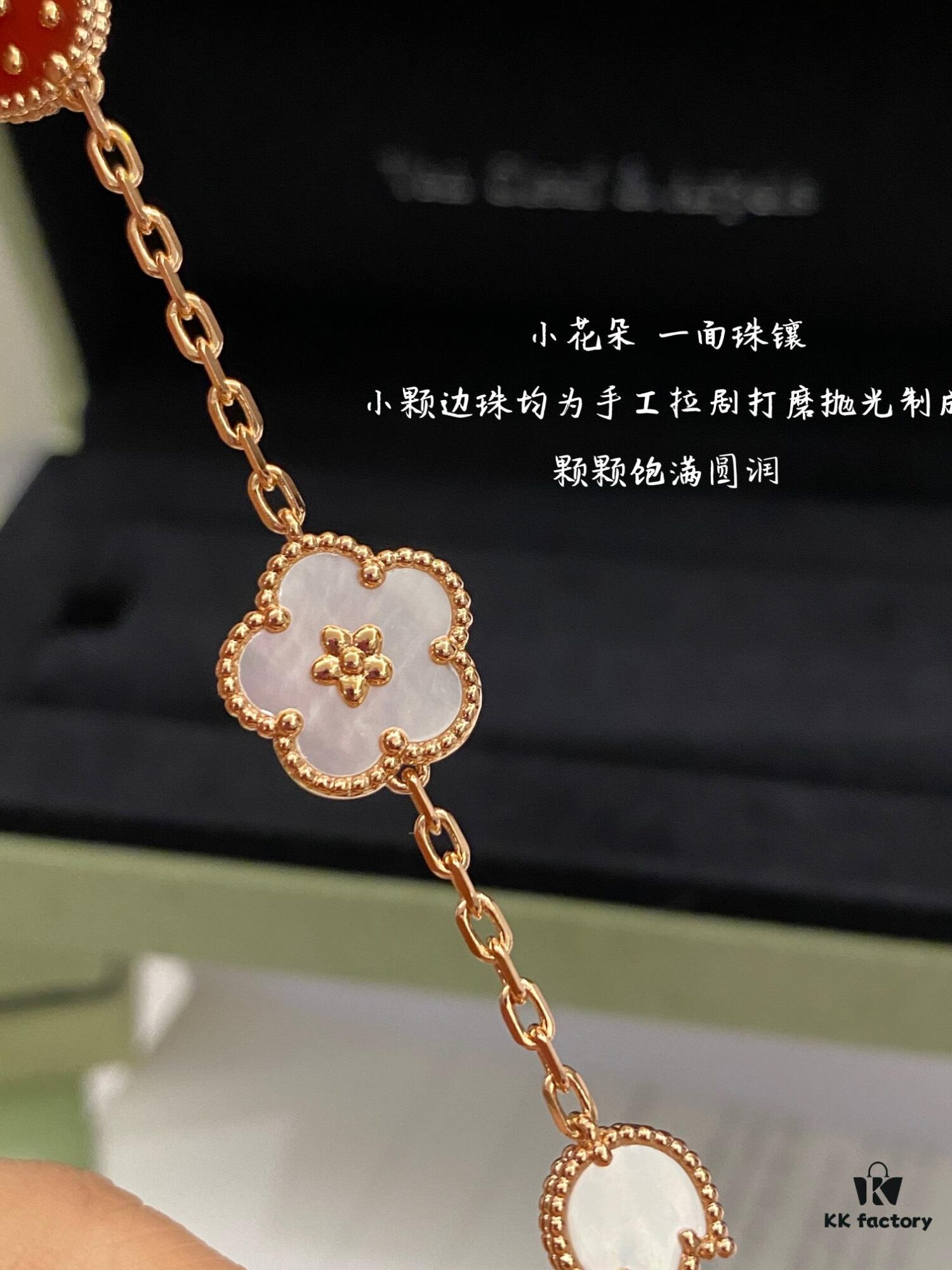 Lucky Spring Collection featuring ladybug and floral motifs, celebrating the rebirth of nature cherished by Van Cleef & Arpels. Crafted in rose gold, carnelian, and onyx, this collection enriches the Maison's enchanting connection with the natural world. Five meticulously handcrafted elements are delicately assembled into each piece. The chain is a specially customized thick design by Van Cleef & Arpels, with each link featuring eight faceted surfaces for enhanced sparkle. The tassel leaves are crafted with a crinkled foil texture for a refined, luxurious effect. The 'LG' engraving is discreetly placed on the side of the flower, while three totem stamps are embossed on the extension chain, and a serial code is engraved above the lobster clasp.