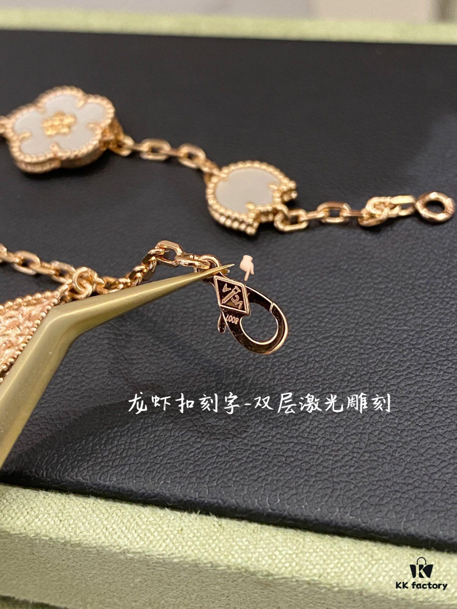 Lucky Spring Collection featuring ladybug and floral motifs, celebrating the rebirth of nature cherished by Van Cleef & Arpels. Crafted in rose gold, carnelian, and onyx, this collection enriches the Maison's enchanting connection with the natural world. Five meticulously handcrafted elements are delicately assembled into each piece. The chain is a specially customized thick design by Van Cleef & Arpels, with each link featuring eight faceted surfaces for enhanced sparkle. The tassel leaves are crafted with a crinkled foil texture for a refined, luxurious effect. The 'LG' engraving is discreetly placed on the side of the flower, while three totem stamps are embossed on the extension chain, and a serial code is engraved above the lobster clasp.