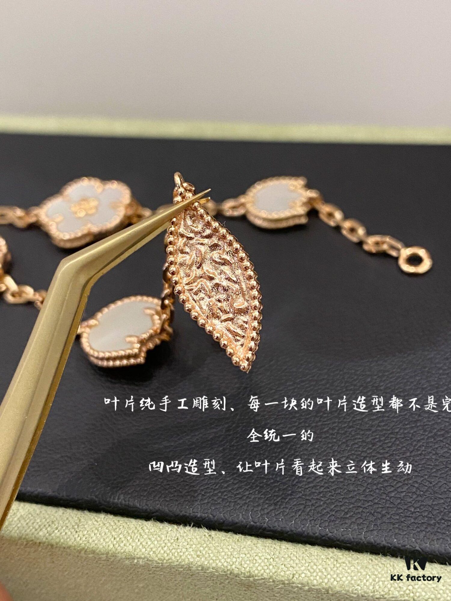 Lucky Spring Collection featuring ladybug and floral motifs, celebrating the rebirth of nature cherished by Van Cleef & Arpels. Crafted in rose gold, carnelian, and onyx, this collection enriches the Maison's enchanting connection with the natural world. Five meticulously handcrafted elements are delicately assembled into each piece. The chain is a specially customized thick design by Van Cleef & Arpels, with each link featuring eight faceted surfaces for enhanced sparkle. The tassel leaves are crafted with a crinkled foil texture for a refined, luxurious effect. The 'LG' engraving is discreetly placed on the side of the flower, while three totem stamps are embossed on the extension chain, and a serial code is engraved above the lobster clasp.