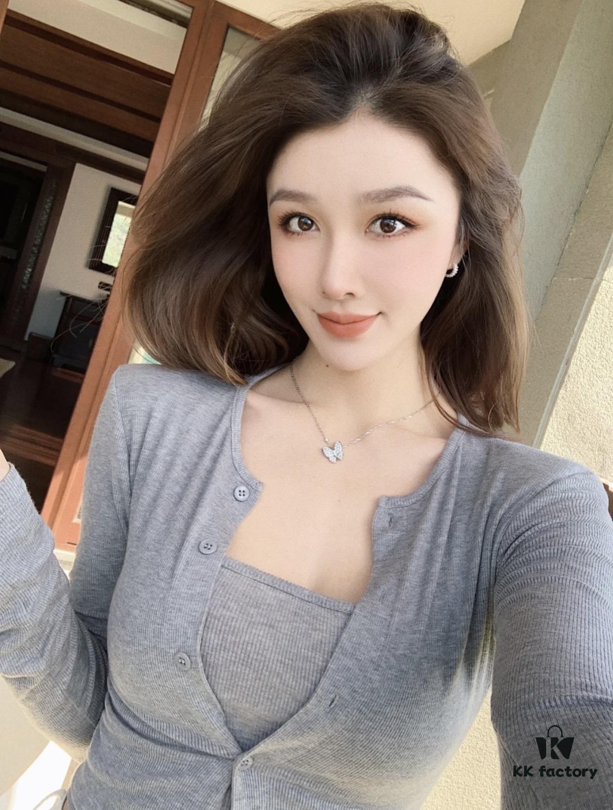 As a sophisticated lady, one should have a necklace of every style—VCA diamond-encrusted butterfly, pure fairy charm 🌸