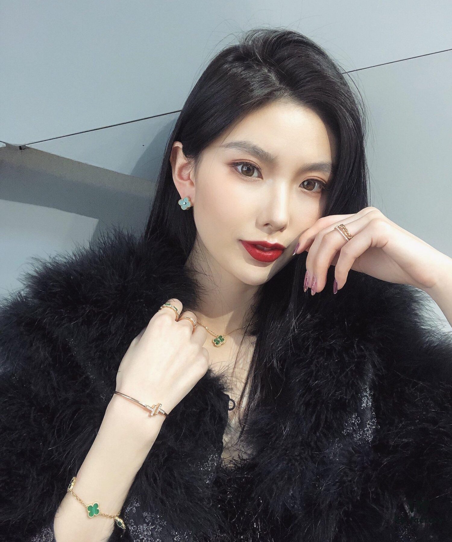 A Wave of Sophisticated Combinations🖤 Clover