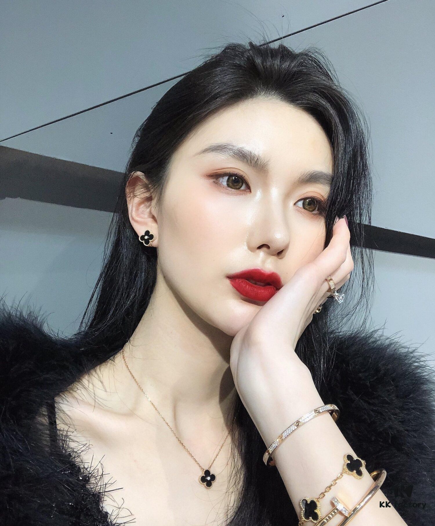 A Wave of Sophisticated Combinations🖤 Clover