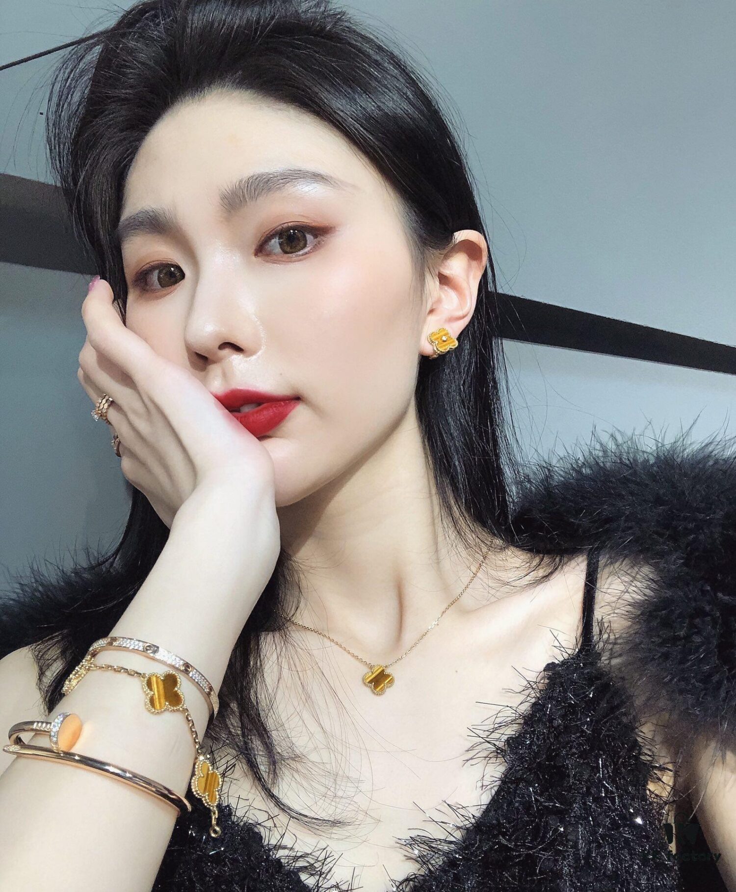 A Wave of Sophisticated Combinations🖤 Clover