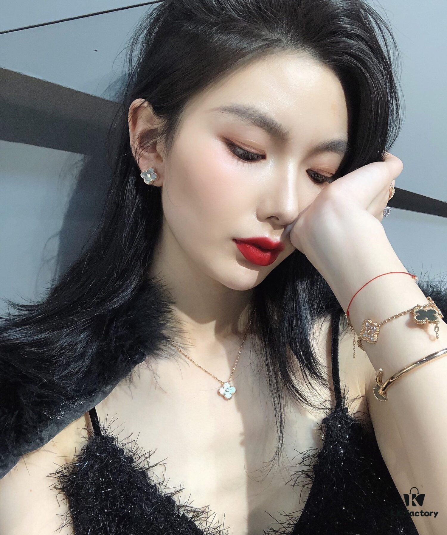 A Wave of Sophisticated Combinations🖤 Clover