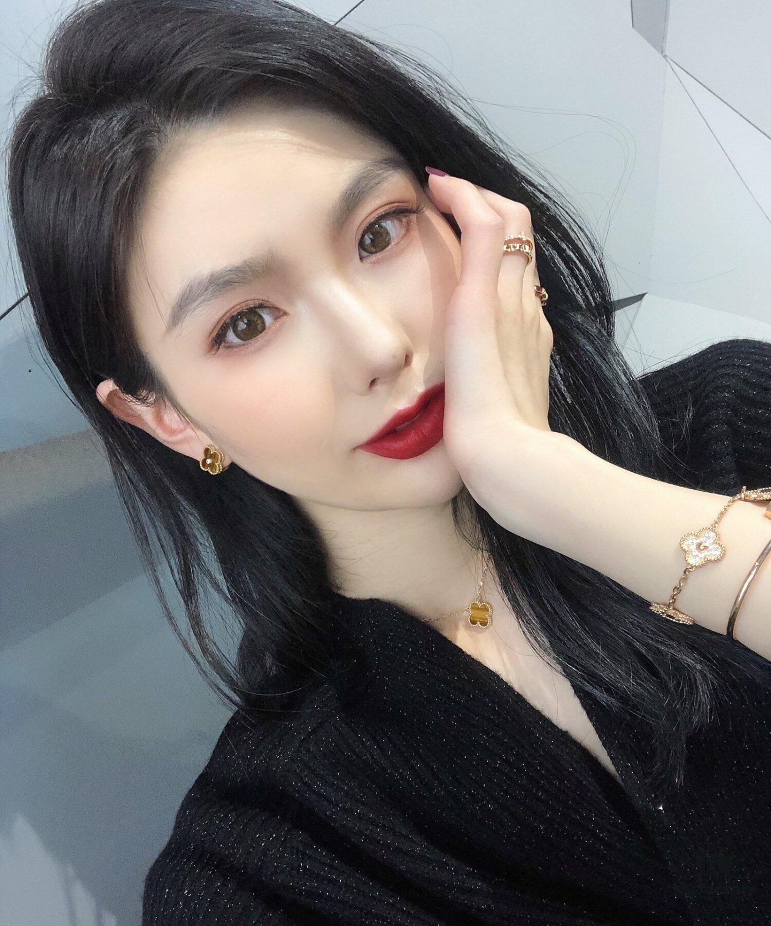 Cloverleaf Five-Petal Bracelet and Necklace Set