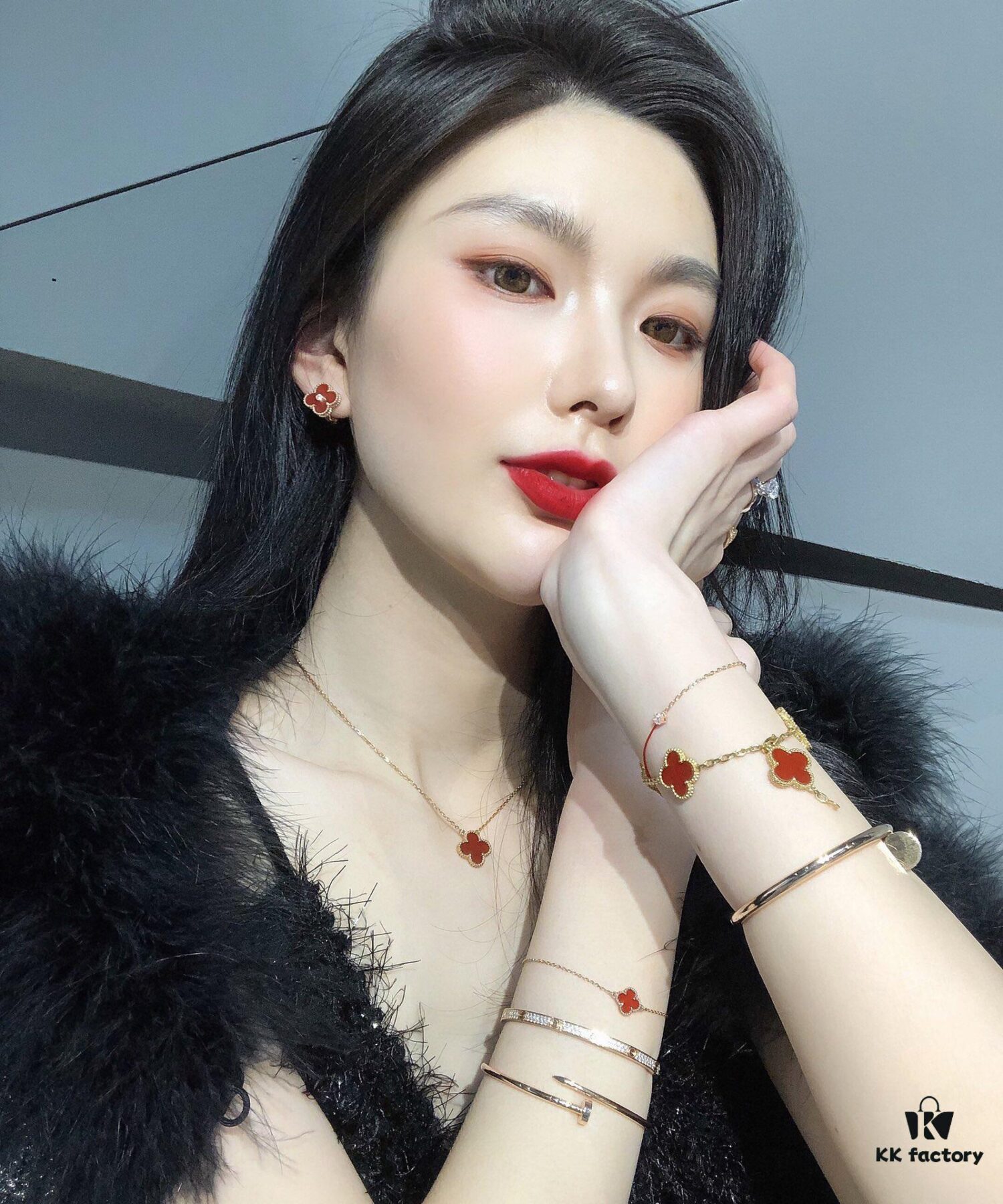 A Wave of Sophisticated Combinations🖤 Clover