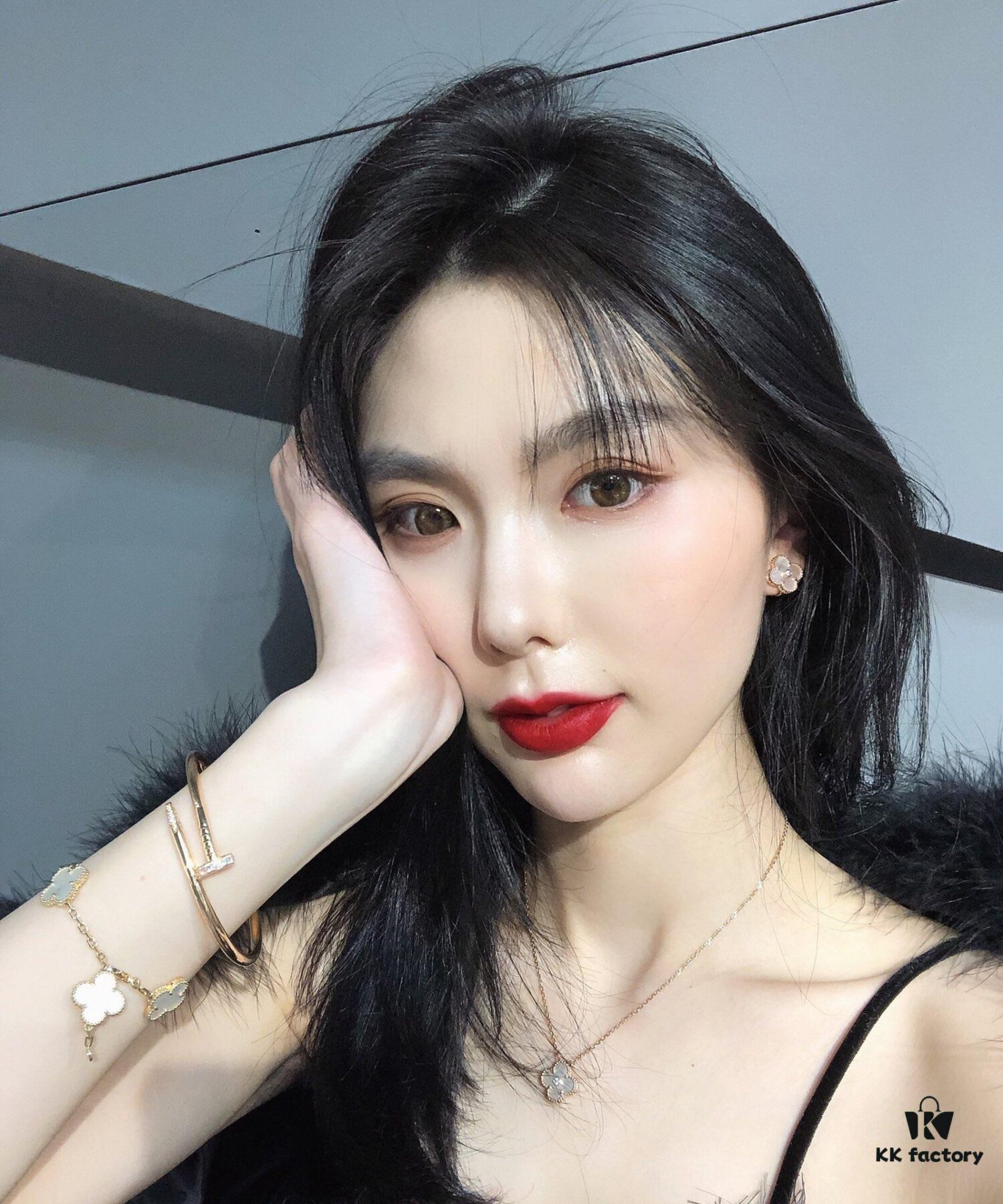 Cloverleaf Five-Petal Bracelet and Necklace Set