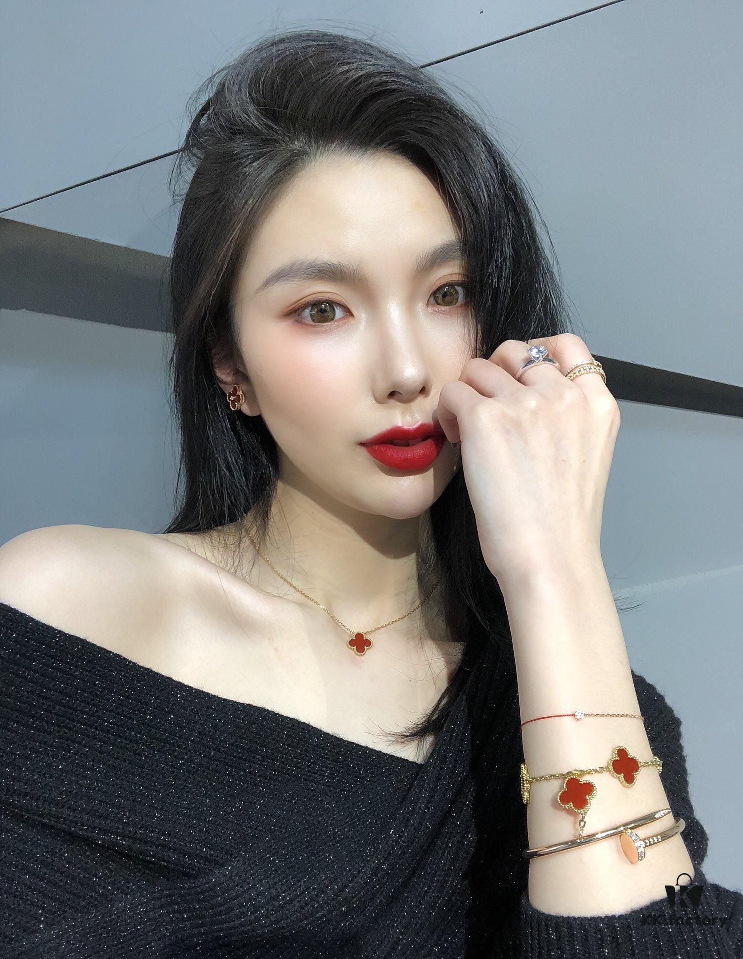 Cloverleaf Five-Petal Bracelet and Necklace Set