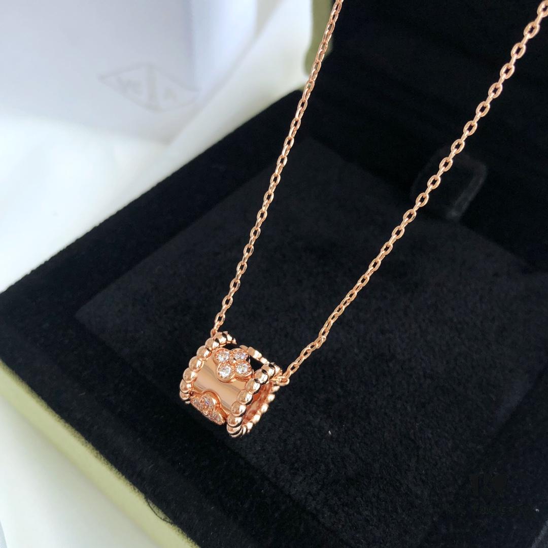 Van Cleef & Arpels Alhambra Clover Necklace Silver Version, Original Custom-Made! Material: 925 Sterling Silver with Vacuum Electroplated 18K Gold Chain