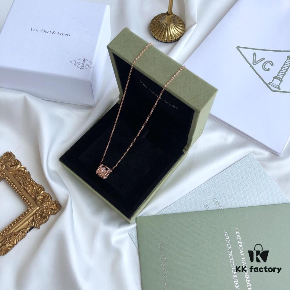 Van Cleef & Arpels Alhambra Clover Necklace Silver Version, Original Custom-Made! Material: 925 Sterling Silver with Vacuum Electroplated 18K Gold Chain