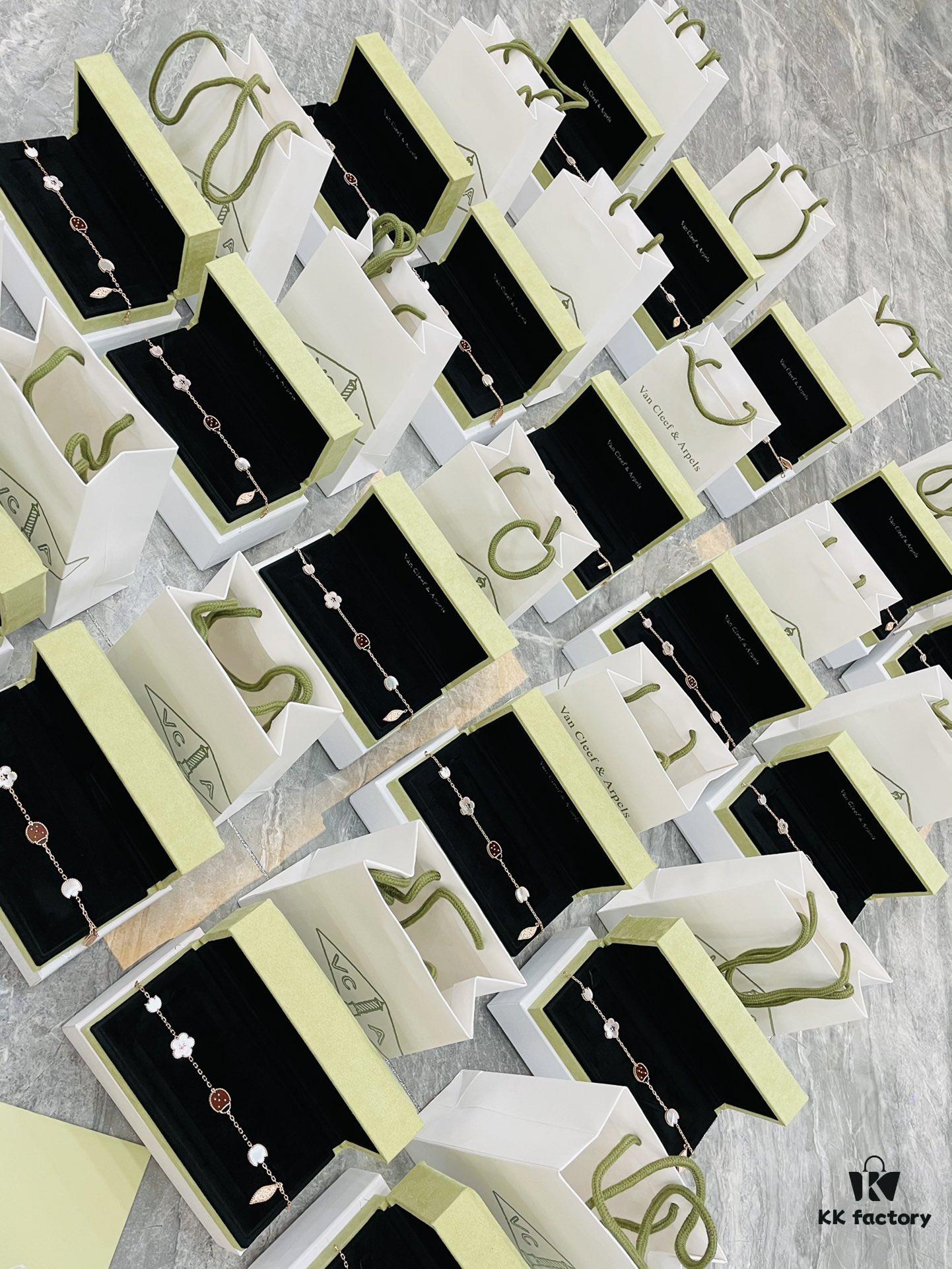 New Four-Leaf Clover Ladybug Braided Bracelet Inspired by Nature