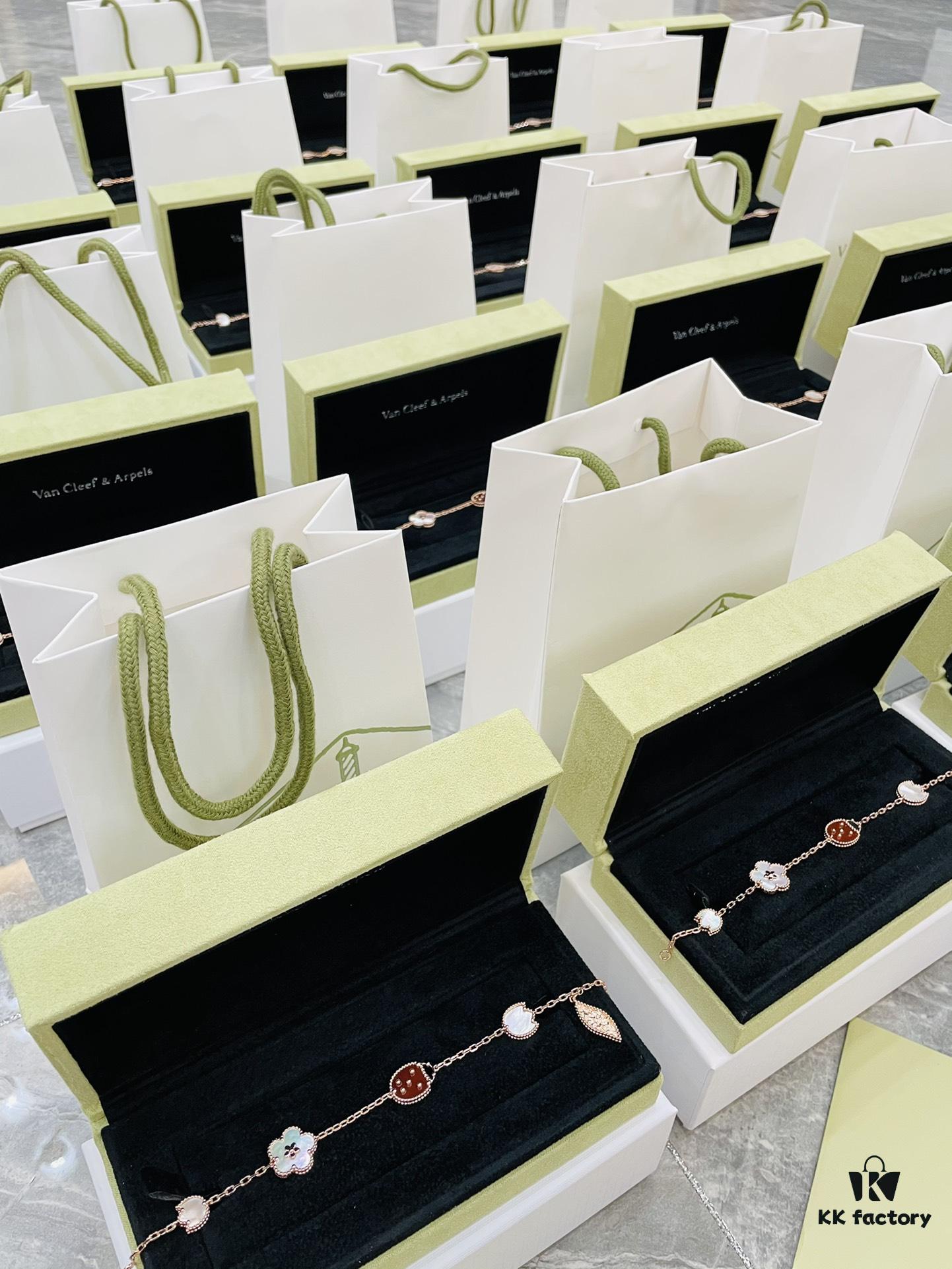 New Four-Leaf Clover Ladybug Braided Bracelet Inspired by Nature